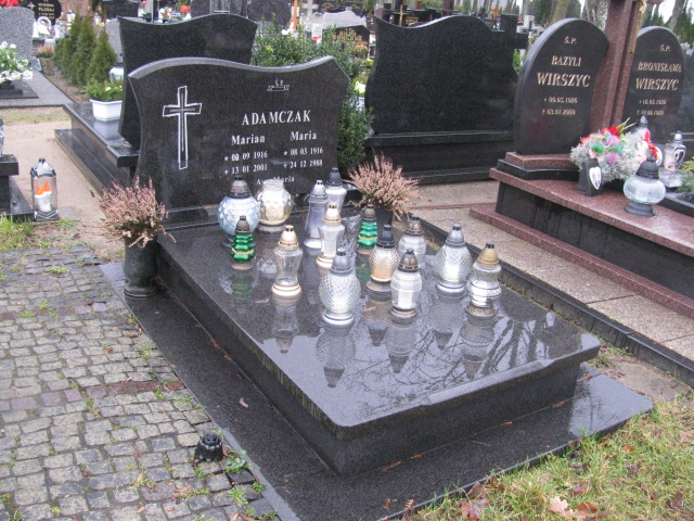 Grób Maria Adamczak